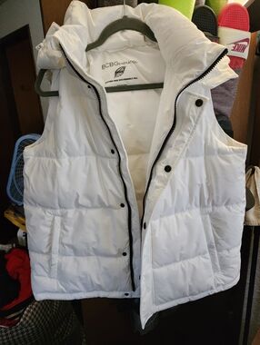 BCBG Generation White Puffer Vest NWOT Size L